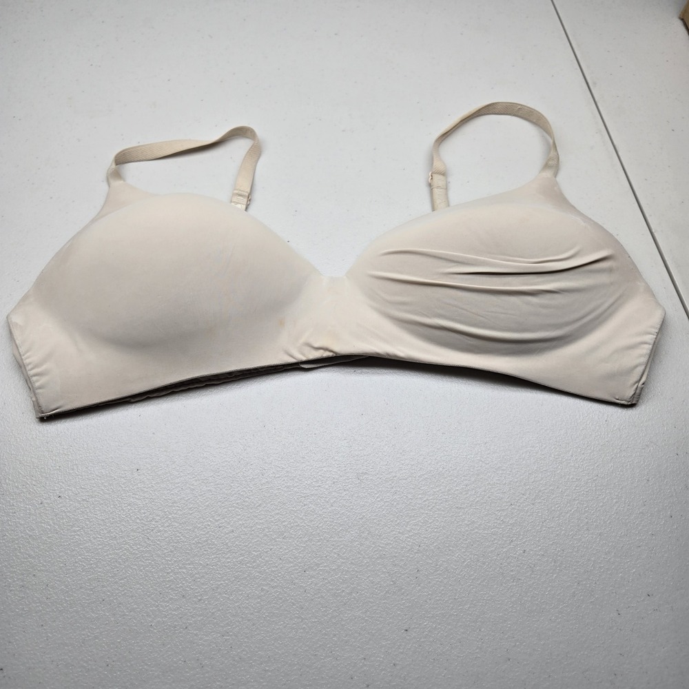 Victoria's Secret Women Bra 40D Beige T Shirt Wireless Lightly Lined READ